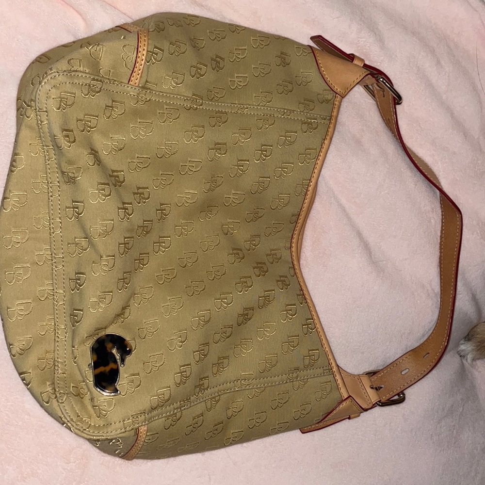 Dooney and Bourke gorgeous bag in pristine condition. I never used it!